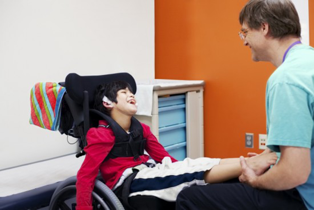 https://dev.maastrixdemo.com/family_rehab/wp-content/uploads/2023/10/cerebral-palsy-doctor.jpg